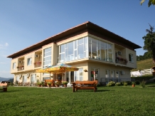 Pensiunea La Excelentza - accommodation in  Comanesti (09)