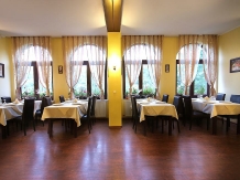 Pensiunea Poiana Verde - accommodation in  Slanic Moldova (10)