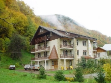 Pensiunea Casa Alba - accommodation in  Slanic Moldova (01)
