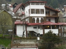Pensiunea New Aosta Garden - accommodation in  Prahova Valley (01)